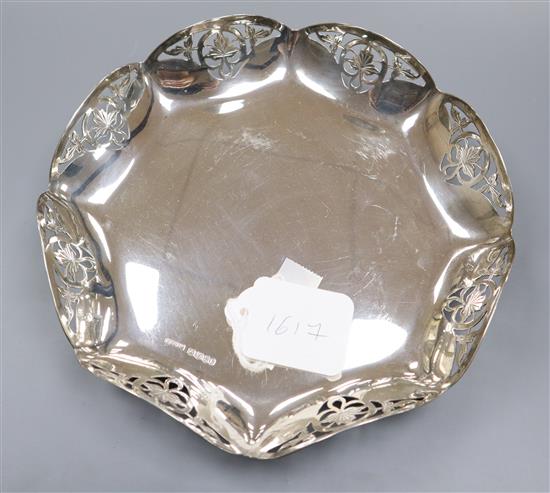 A 1930s pierced silver shallow dish by Collingwood & Sons Ltd, 10.5 oz.